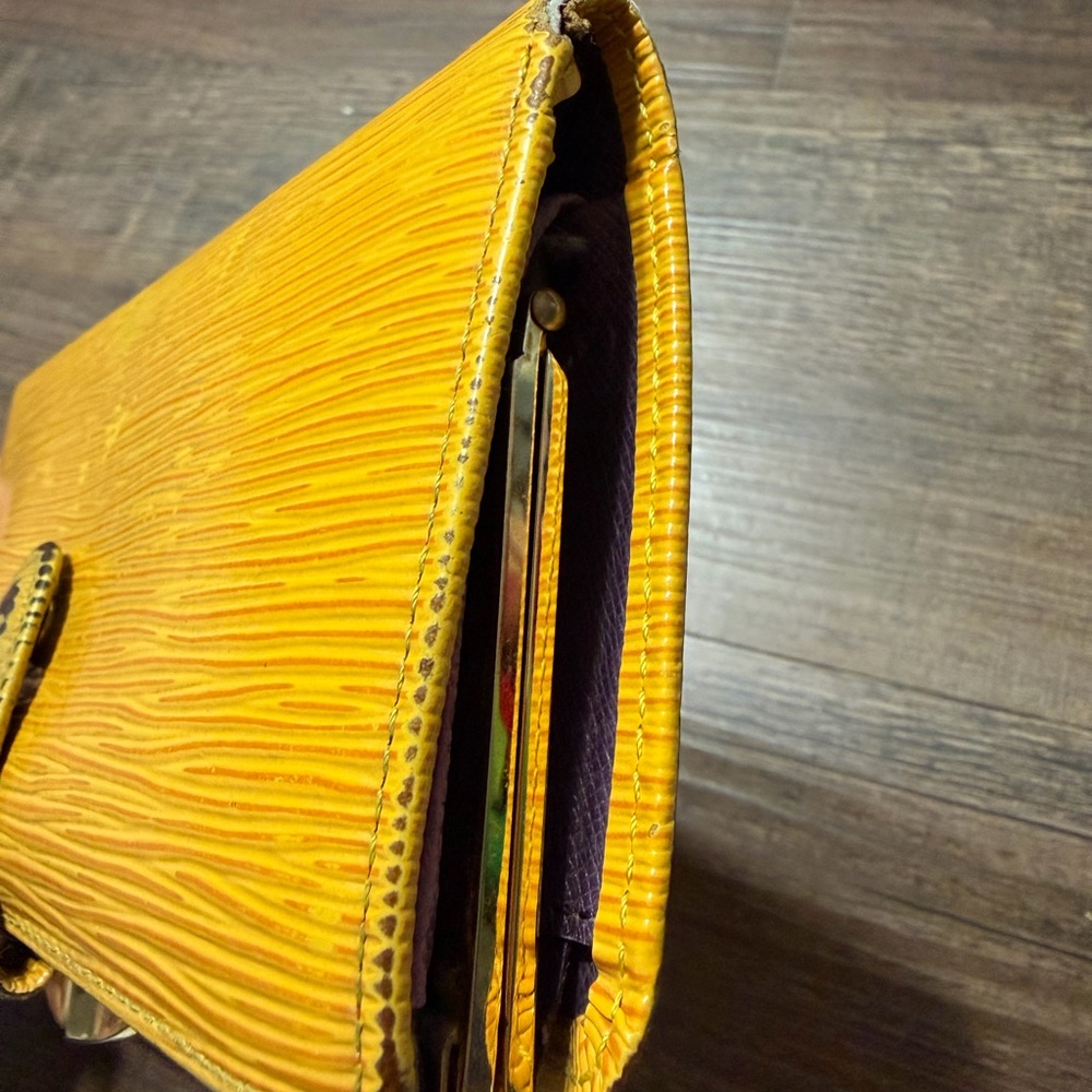 Authentic Louis Vuitton Yellow Epi Kiss Lock Wallet Vintage LV - Picture 6 of 16